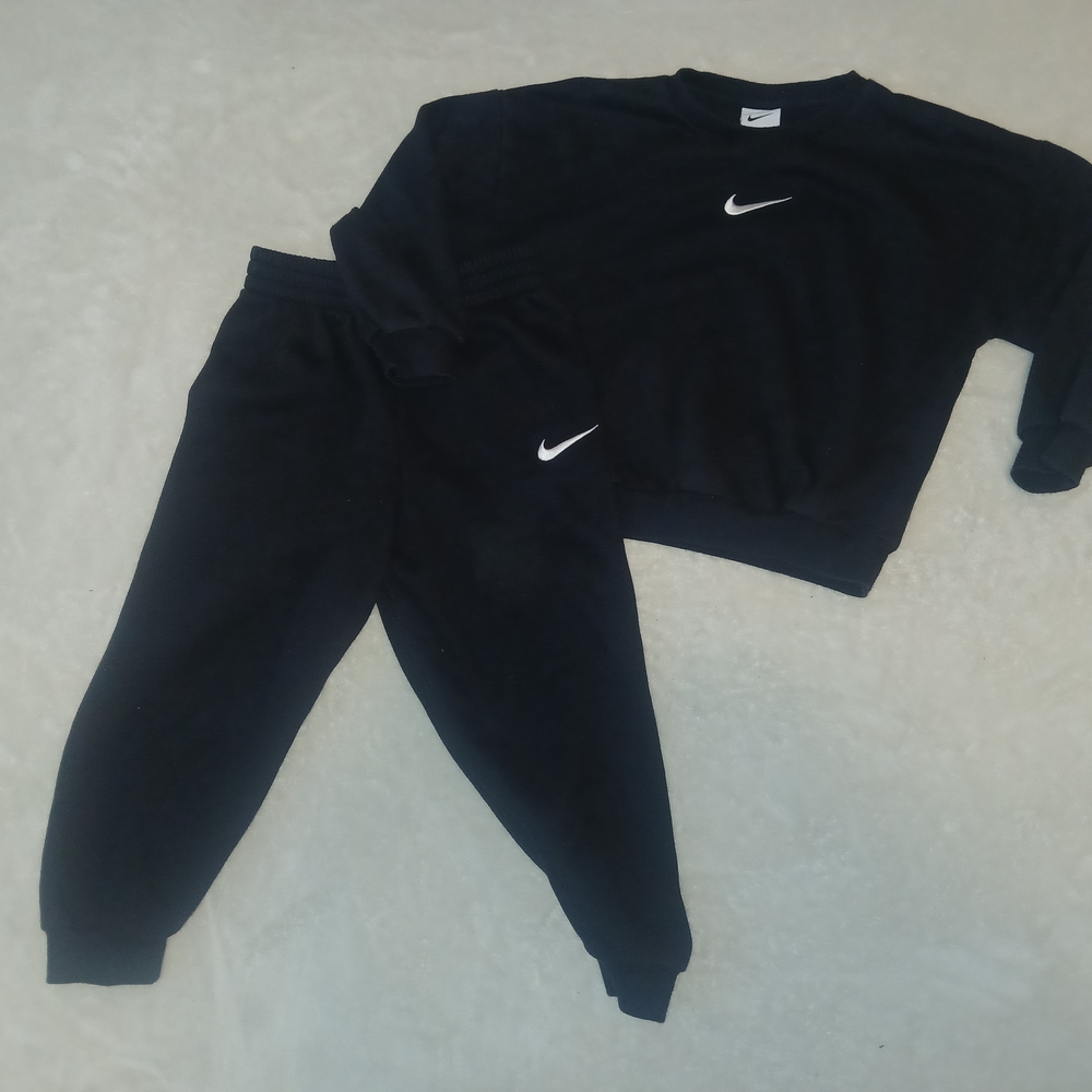 Nike Kids Black Sweatpants and Sweatshirt Set